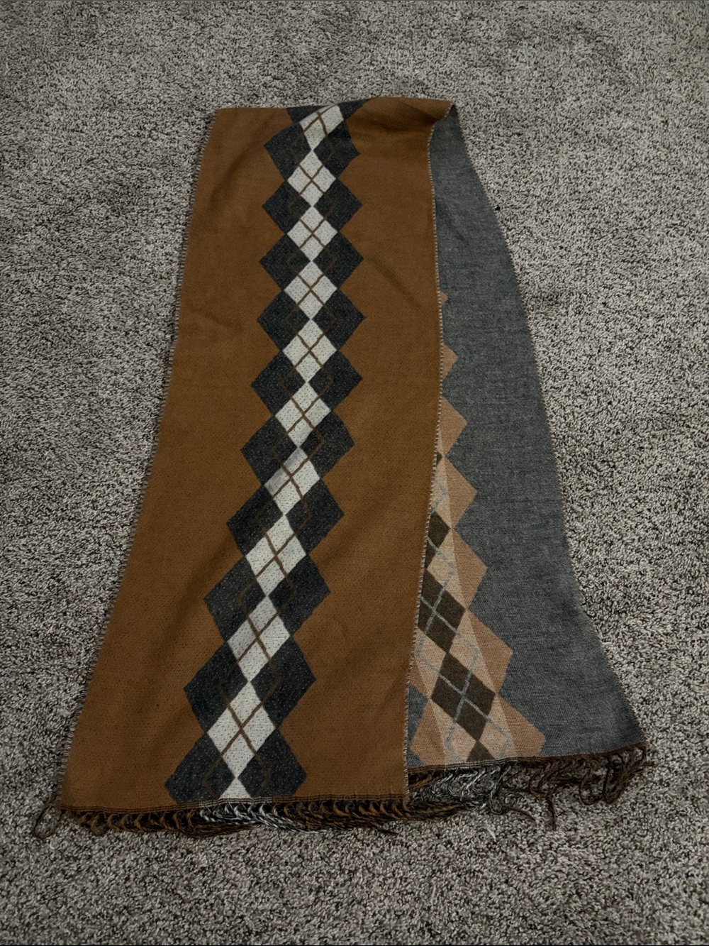 Reversible Argyle Knit Scarf in Tan and Gray
